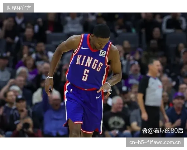 福克斯关键时刻处理球能力遭考验，其失误直接导致国王被开拓者逆转。